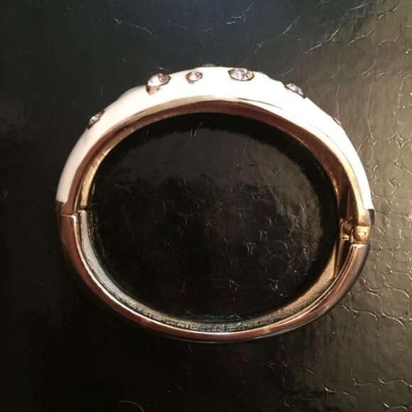 BRACELET BANGLE HINGED WHITE ENAMEL BEZEL SET RHINESTONES BLING CLAMPER - Picture 3 of 5